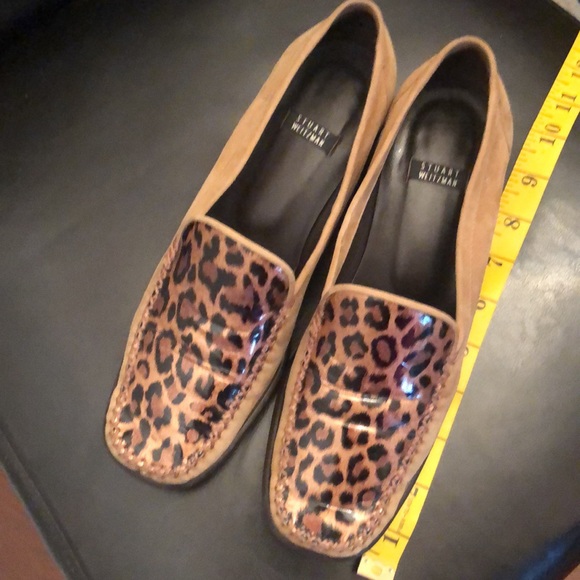 Stuart Weitzman tan suede animal print loafers. Size 7,5 B - Picture 3 of 15